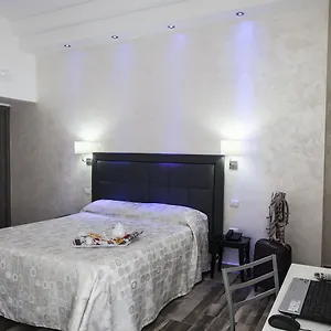 napoli-garibaldi-square.hotels-amalfi.com/